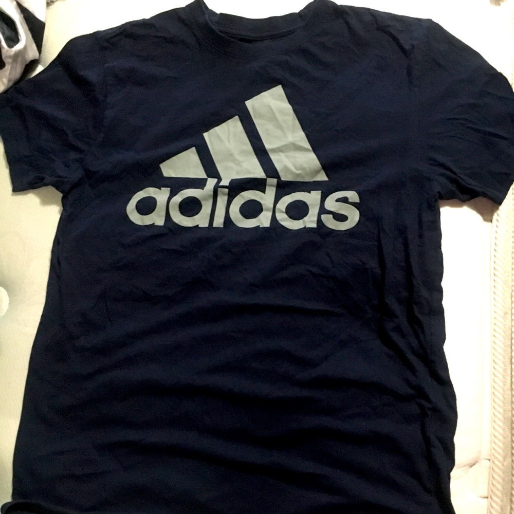 Adidas tee shirt size medium